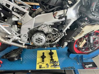 APRILIA RSV4 1000 R - 5