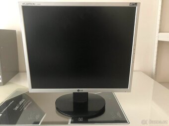 Stolní počítač + monitor - 5