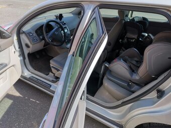 Prodám Volvo V50, 2,0 diesel, rok výroby 2010 - 5