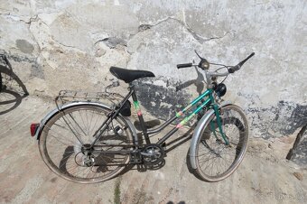 Staré kolo na renovaci - 5