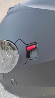 Přilba na motorku nebo skútr. Se sluneční clonou. Černá.Nová - 5