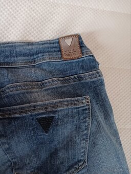 PRODÁM DÁMSKÉ SKINNY DŽÍNY GUESS - 5