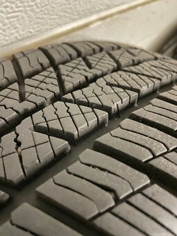 Zimní sada 15” plech disků 5x112 a ZÁNOVNÍ pneu 195/65 R15 - 5