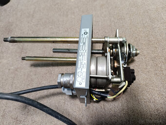 Motorek na gril na 220v na kuřata nebo kýta. - 5