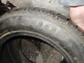Prodám 2x pěkně pneu 225/50 R15 za obě 300,- - 5