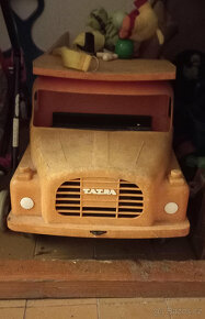 Retro oranžová tatra - 5