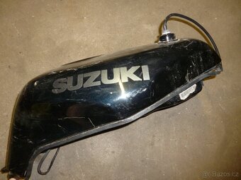 Suzuki GSX-R 1100 W. Nádrž. rok 1993 - 5