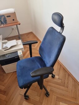 Červené kancelářské židle - 5
