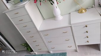 Čtyři bílé zásuvkové komody - 5