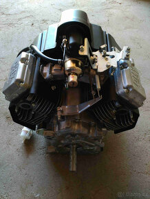 Dvouválcový motor Kawasaki FS600V 17 HP - 5