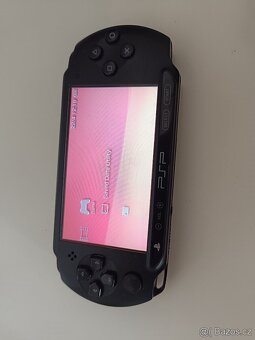 PSP E1004 flash, 4GB karta, nabíječka + hry / PlayStation Po - 5