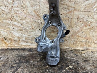 LEVÁ PŘEDNÍ TĚHLICE AUDI A6 C6 3.0 TDI 4F0407241 - 5