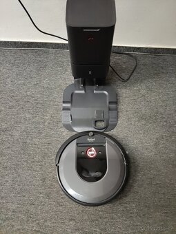 iRobot Roomba i7 se stanicí CleanBase - 5