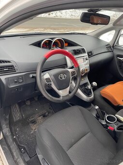 Toyota Verso 2.0D4D -93 kw 2011 -náhradní díly - 5