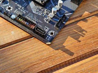 GIGABYTE Z590 UD - nefunkční. - 5