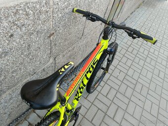 KELLYS MADMAN 27.5" 3x8/SR XCT LO/hydr.kotouče vel.XS - 5