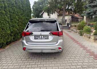 Mitsubishi Outlander 2,4 PHEV Top 4WD odpočet DPH benzín - 5
