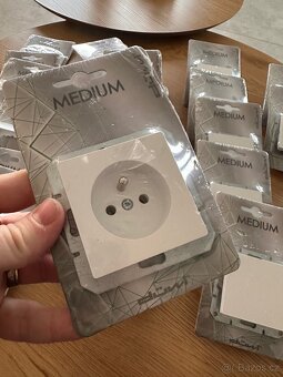 Vypínače, rámečky a zásuvky - 5