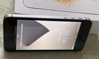 Iphone SE 32GB, nabíječka, původní nepouž.sluch.Apple, obaly - 5