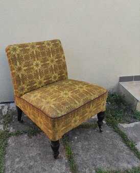 Divan, křeslo a stolek - 5