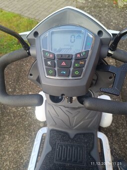 Prodám elektrický skútr CUTIE - 5