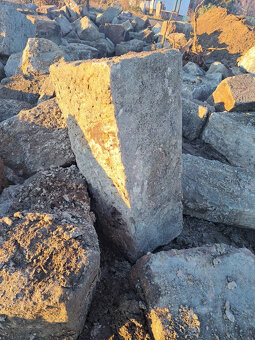 Pískovcové kvádry ručně tesané - 5