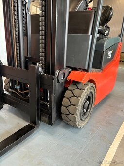 Tříkolový vysokozdvižný vozík Toyota, 1500kg, 3,3m - 5