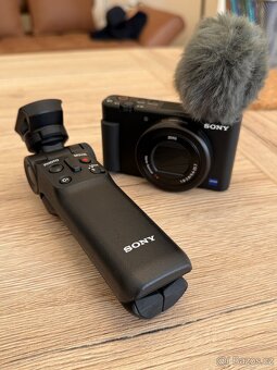 Prodám kompaktní vlogovací fotoaparát Sony ZV1 - 5