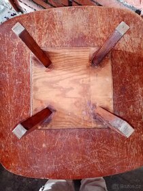 Starožitný stolek s opaxitovým sklem pod květináč - 5