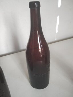 staré pivní lahve a pivní sklo - 5