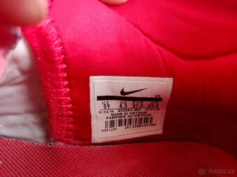 Turfy NIKE 37,5 - 5