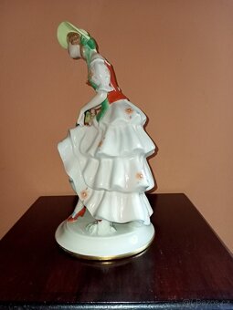 Dívka s košíkem květin. zn. ROYAL DUX 1925-38 v. 28 cm top s - 5