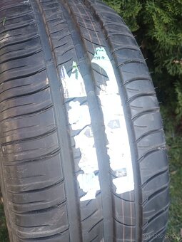 Michelin energy saver 215/60/16 - 5