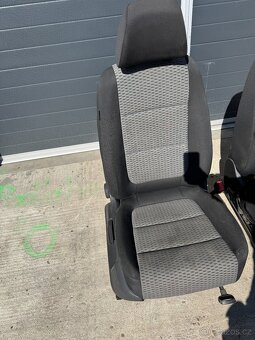 Přední sedadla VW Sharan 7N - 5