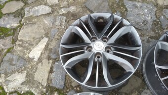 prodám original al kola 17 5x114 ,3 na HYUNDAI - 5