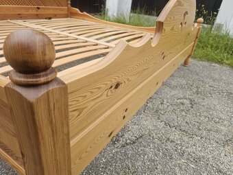 Masivní královská postel 200x200 cm - 5