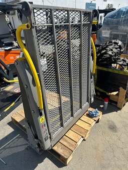 Hydraulická nájezdová rampa pro vozíčkáře amf-bruns 400kg - 5