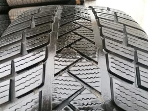 Zimní pneu = 255/40 / 225/45 R18= VREDESTEIN - 5