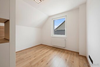 LUXUSNÍ byt Čebín 3kk 158m2 ( vč. zahrada, kuchyň, parking) - 5