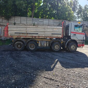 Mercedes Benz AXOR 8x4 třístranný sklápěč. - 5