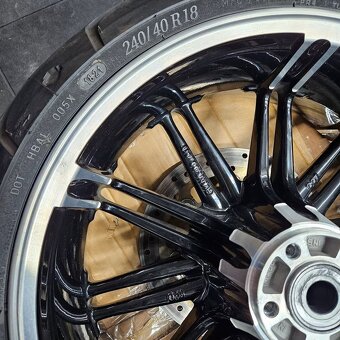 HARLEY DAVIDSON®BREAKOUT M8 - 5