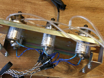 Laboratorní hydraulický rozvaděč, 6x elektroventil DC 12 V - 5