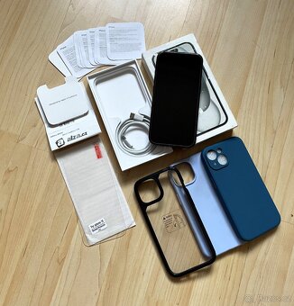 Apple Iphone 15 128GB Black -- KRÁSNÝ STAV - 100% baterie - 5