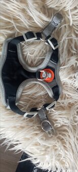 Autosedačka+postroj - 5