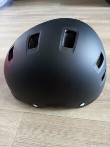Dětská helma na in-line brusle / koloběžku / skate - 5