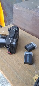 Sony a6400 + objektiv 50mm + příslušenství - 5