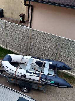 Člun s motorem + příslušenství - 5