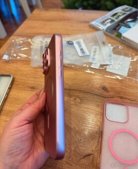 Obaly IPhone 16 pro max - 5
