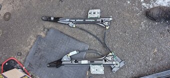 Stahovacka mechanismus stahovani okna audi A5 8T - 5