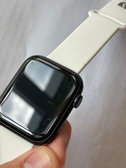 Apple Watch SE 2. generace (2022) 44 mm - 5